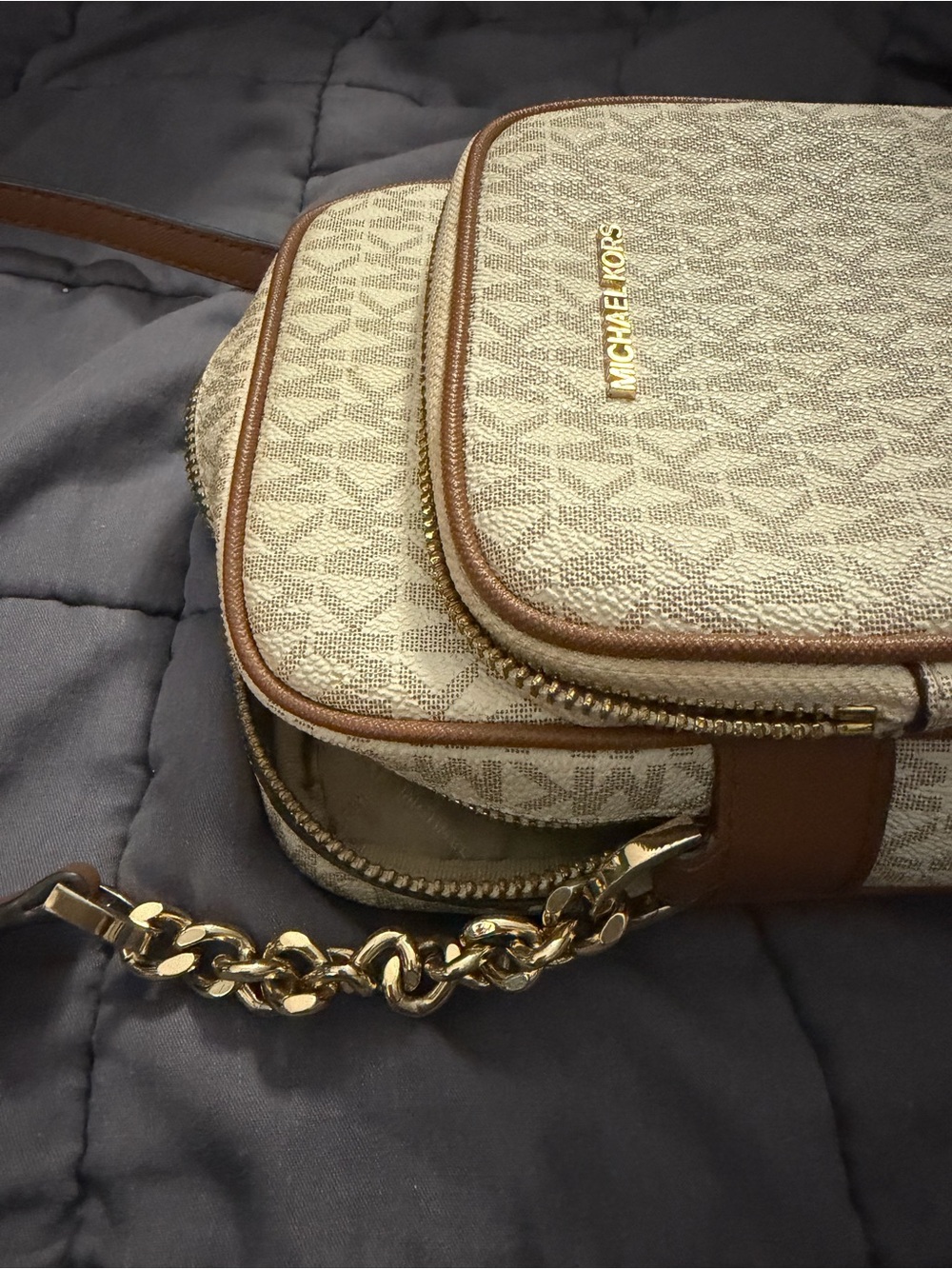 Michael Kors Jet Set Travel Medium Logo Crossbody Bag in vanilla - Picture 5 of 5